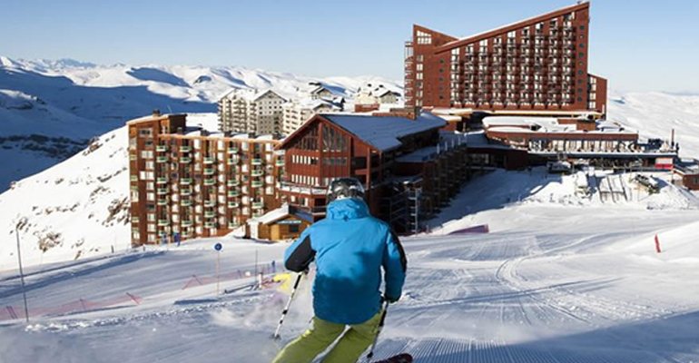 Hoteles y pista de esquí en Antillanca